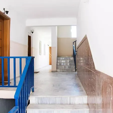 Seafront 2 Bedrooms Apartment *