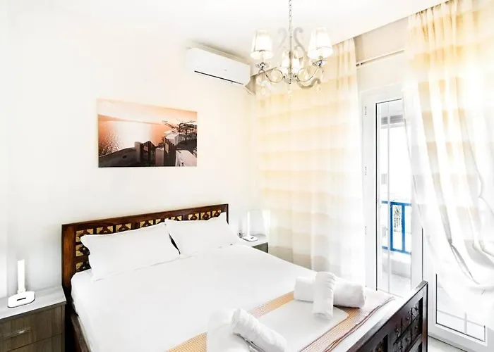 Seafront 2 Bedrooms ネア・イラクリア